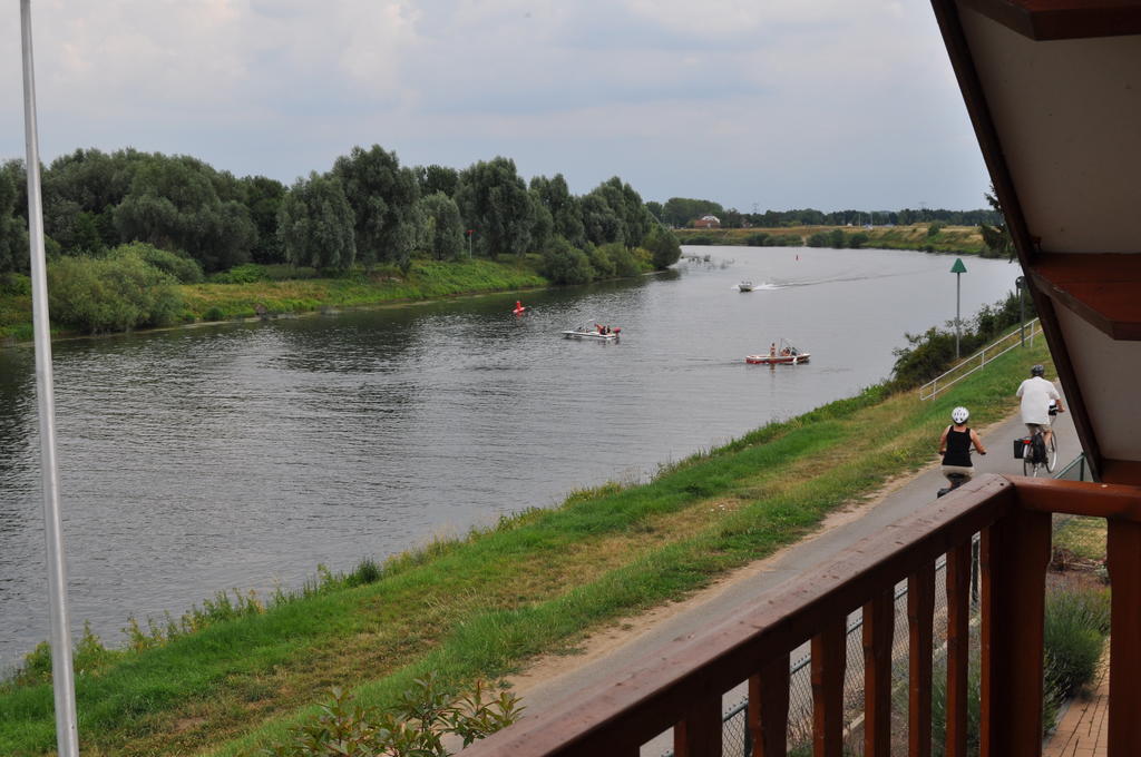 Thuiskomen, Genieten Aan Het Water Maaseik Rom bilde